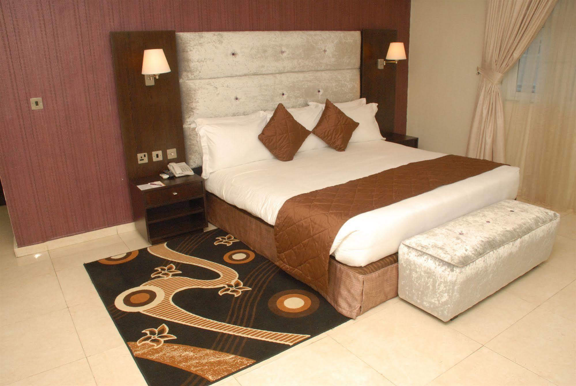 Amber Residence ลากอส ภายนอก รูปภาพ